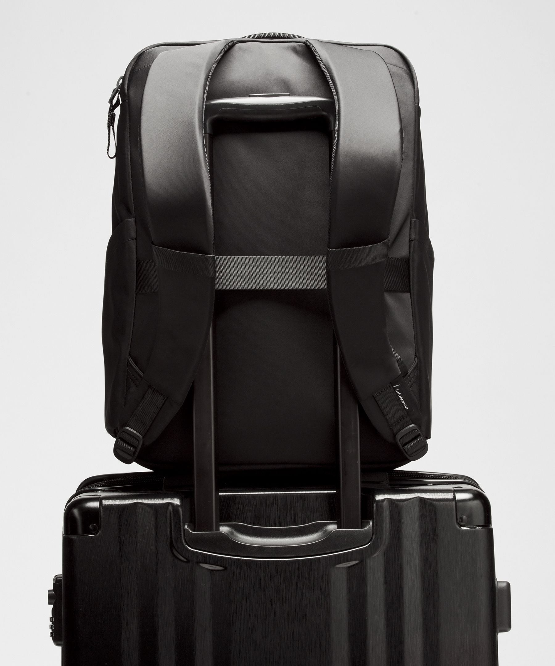 Lululemon Everyday Backpack 21L – Kicks Machine Lululemon Everyday Backpack 21L – Kicks Machine