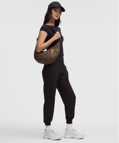 Lululemon Slouchy Sling Bag 6L *Metal Hardware