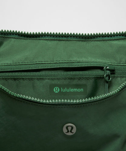 Lululemon Slouchy Sling Bag 6L *Paracord