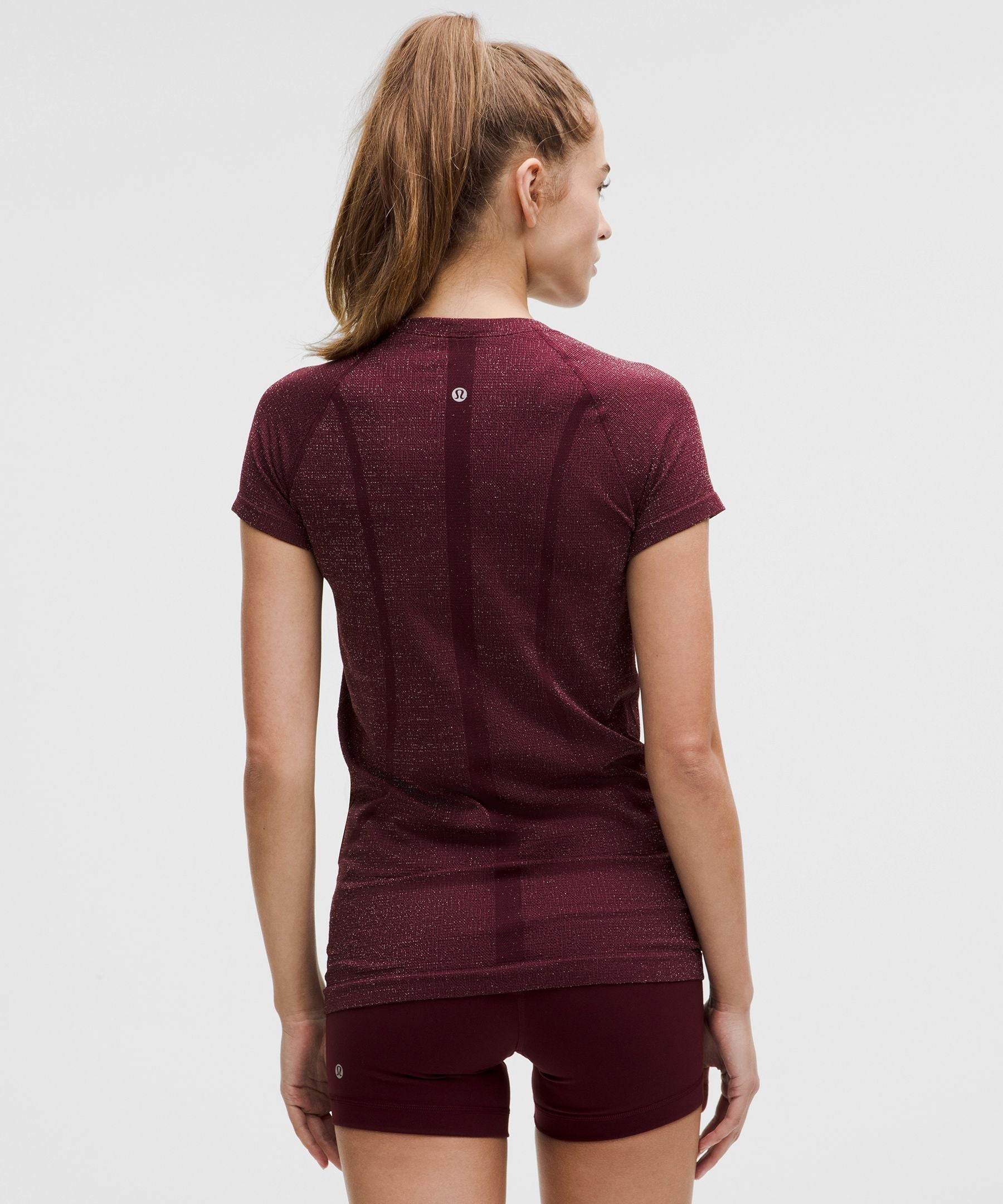 #color_parallel-texture-garnet/berry-red