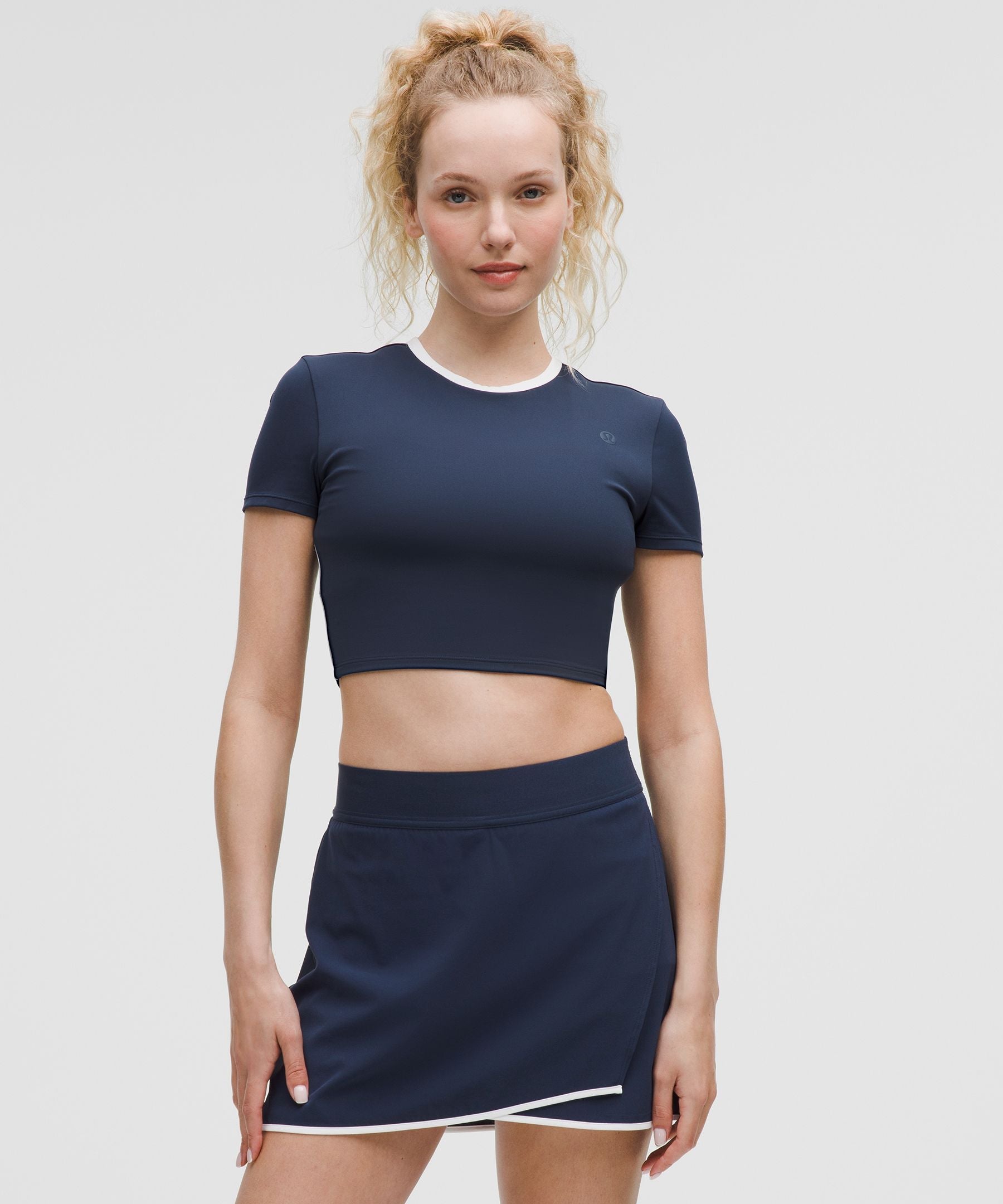 #color_club-blue/white