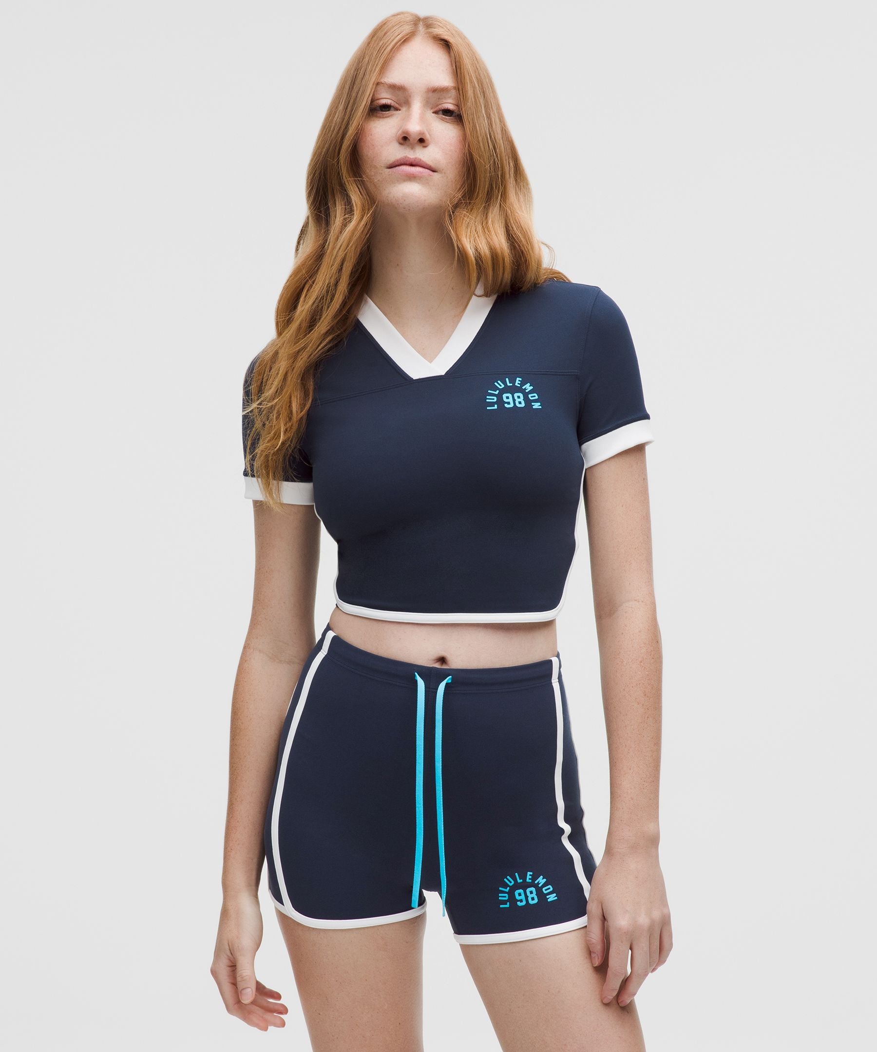 #color_club-blue/white