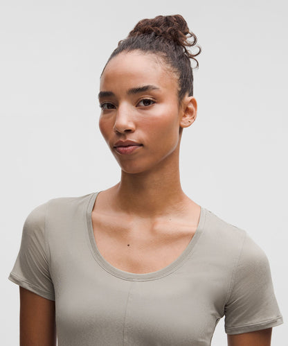 Lululemon Women's Lightweight Flowy Hem Short-Sleeve Shirt