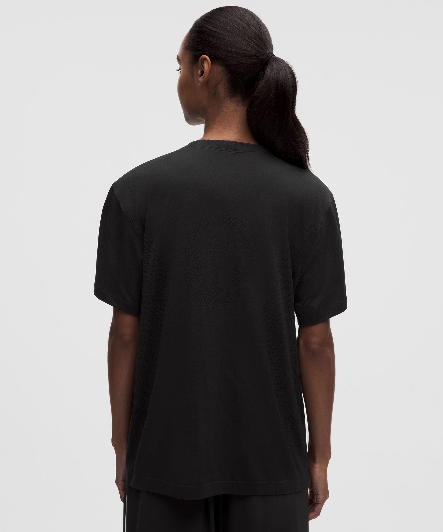 Lululemon Women's Swiftly Relaxed Short-Sleeve Shirt Hip Length *Logo