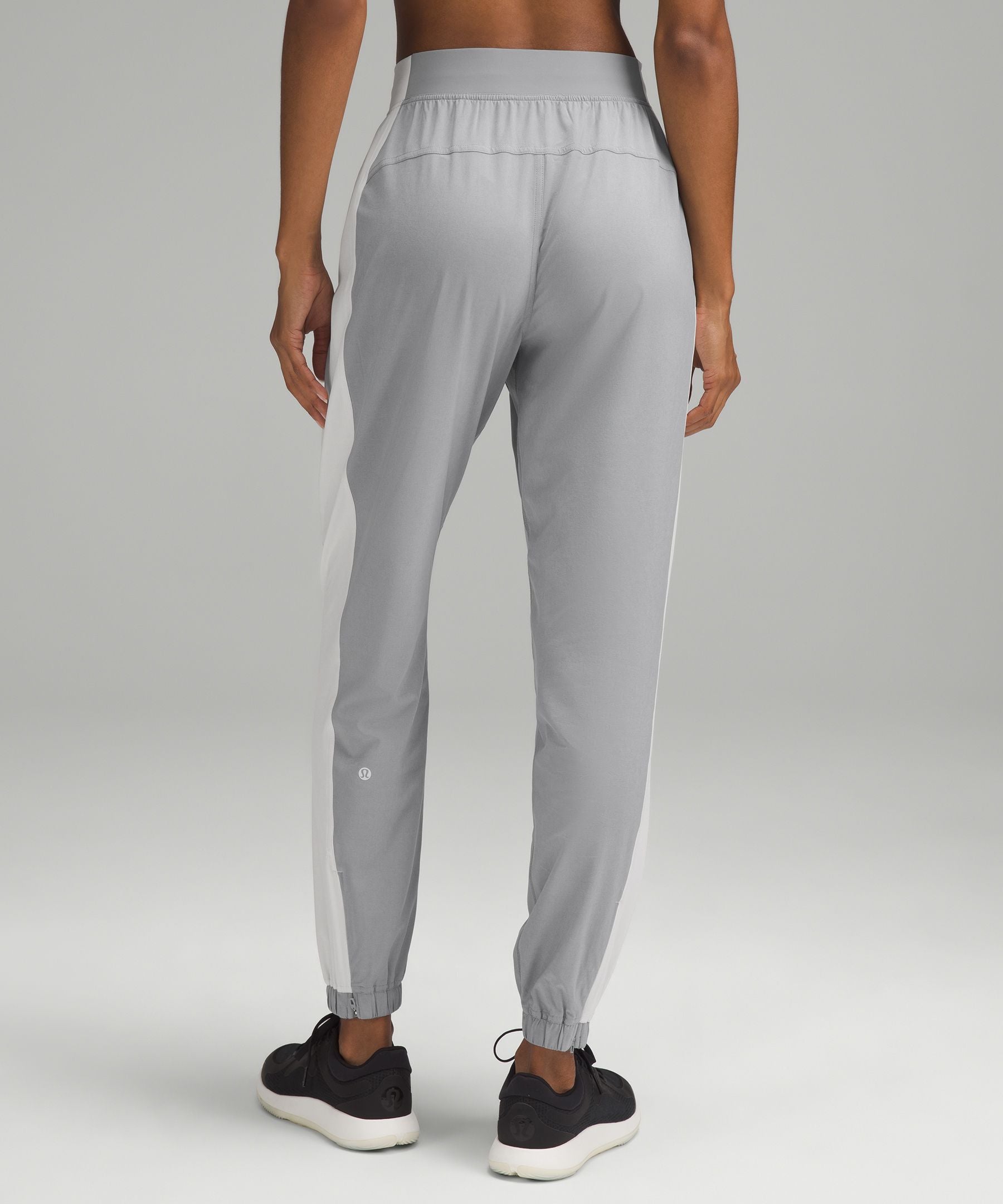 #color_rhino-grey/light-vapor