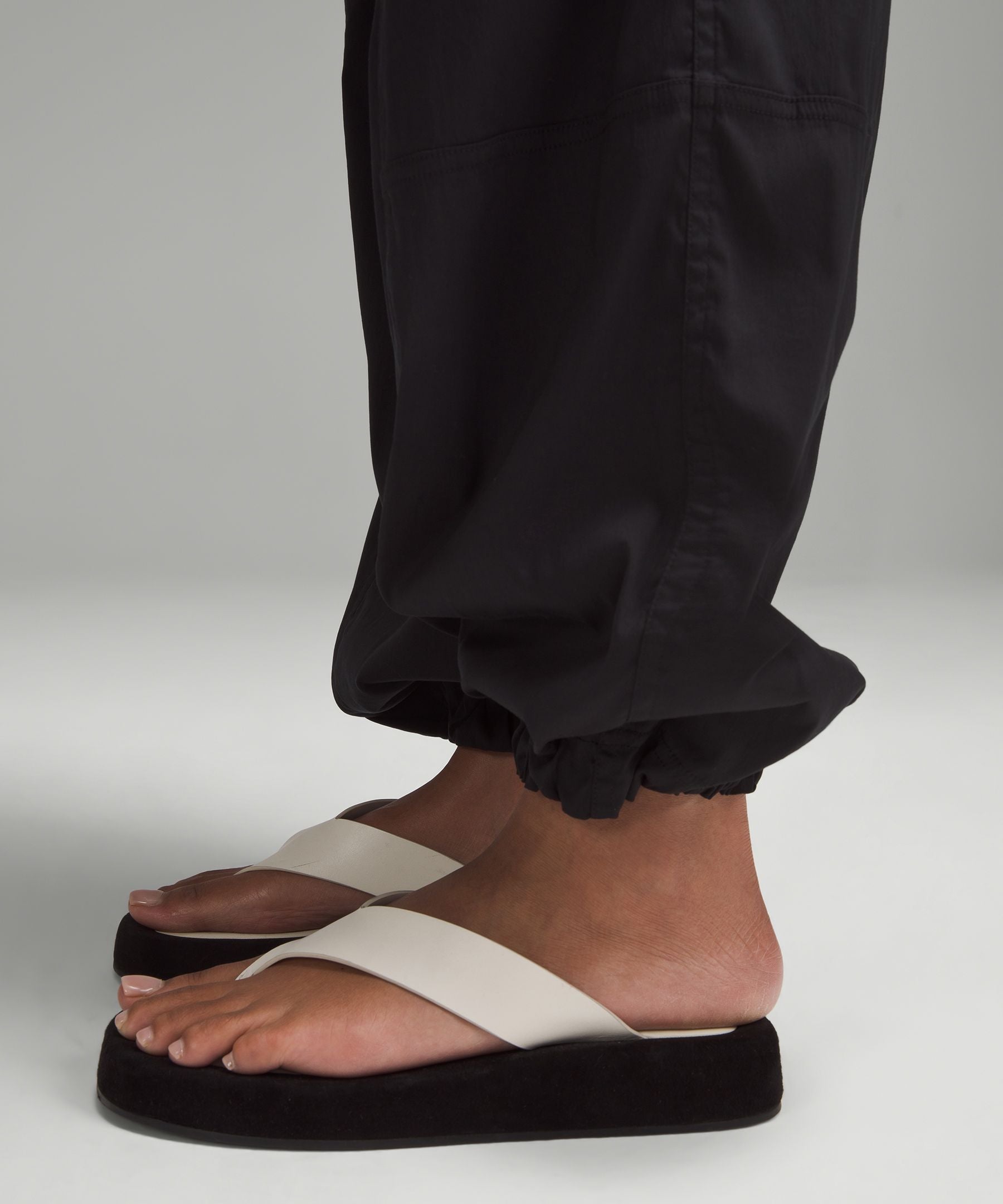 Lululemon Lightweight Adjustable Mid-Rise Cargo Pant