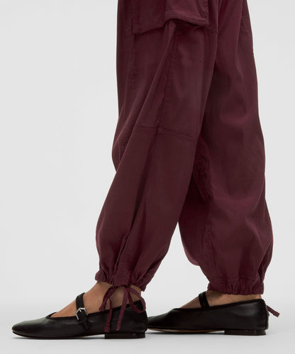 Lululemon Lightweight Adjustable Mid-Rise Cargo Pant