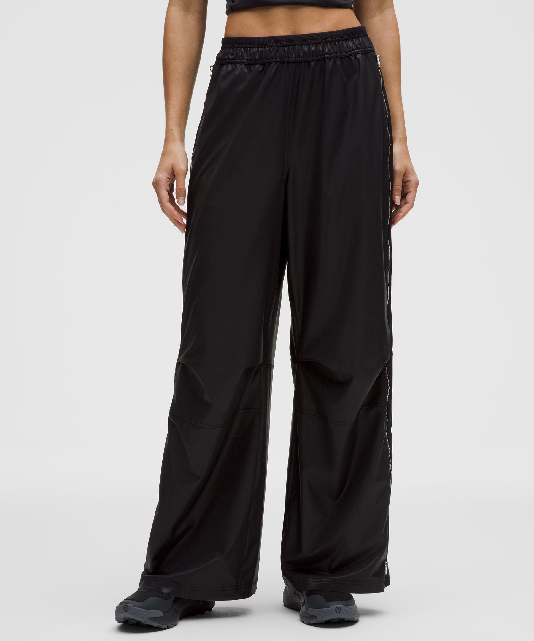 #color_luxe-shine-foil-print-black