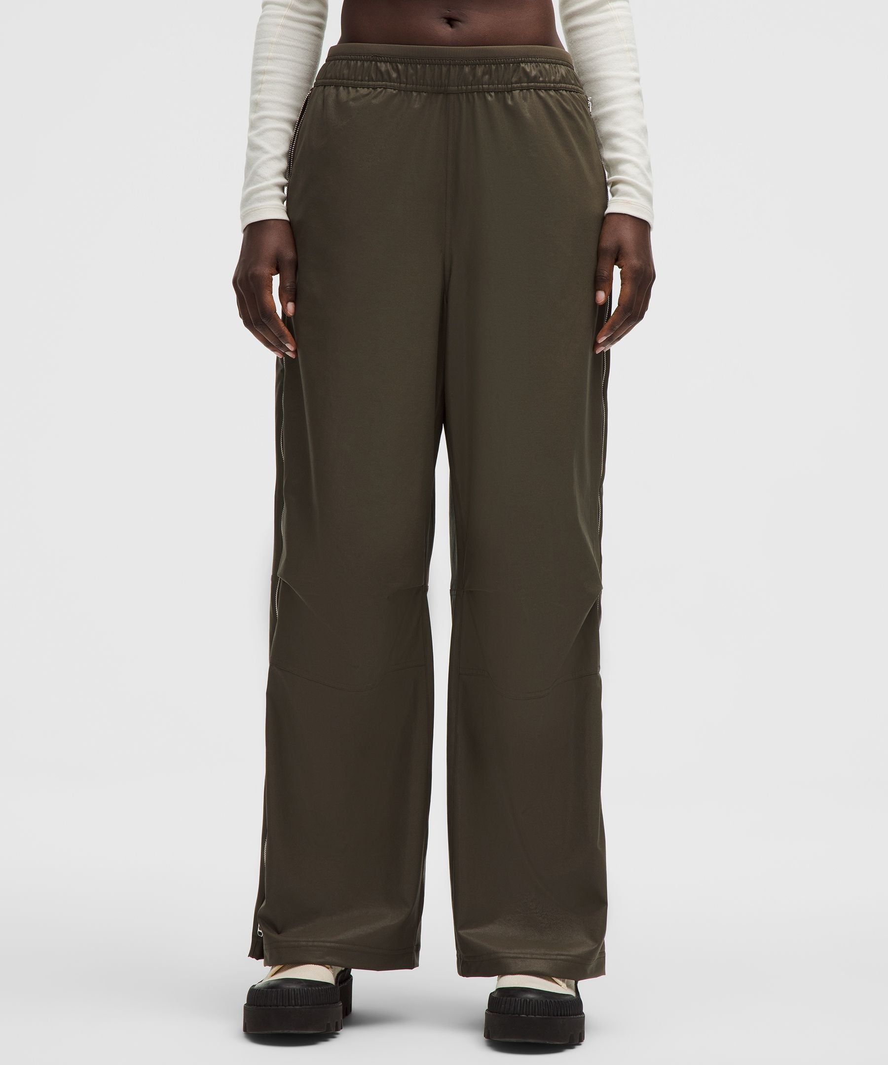 #color_luxe-shine-foil-print-olive-brown