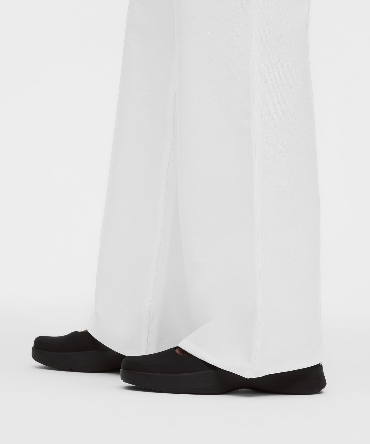 Lululemon Women's EasyFive High-Rise Subtle-Flare Pant *Short