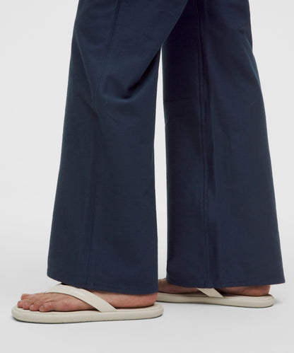 Lululemon Women's EasyFive High-Rise Subtle-Flare Pant *Short