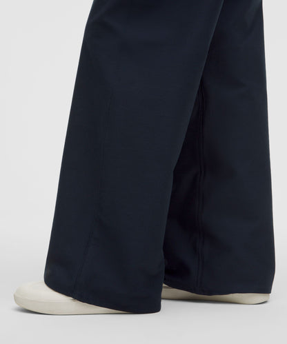 Lululemon Women's EasyFive Low-Rise Classic Wide-Leg Pant *Short