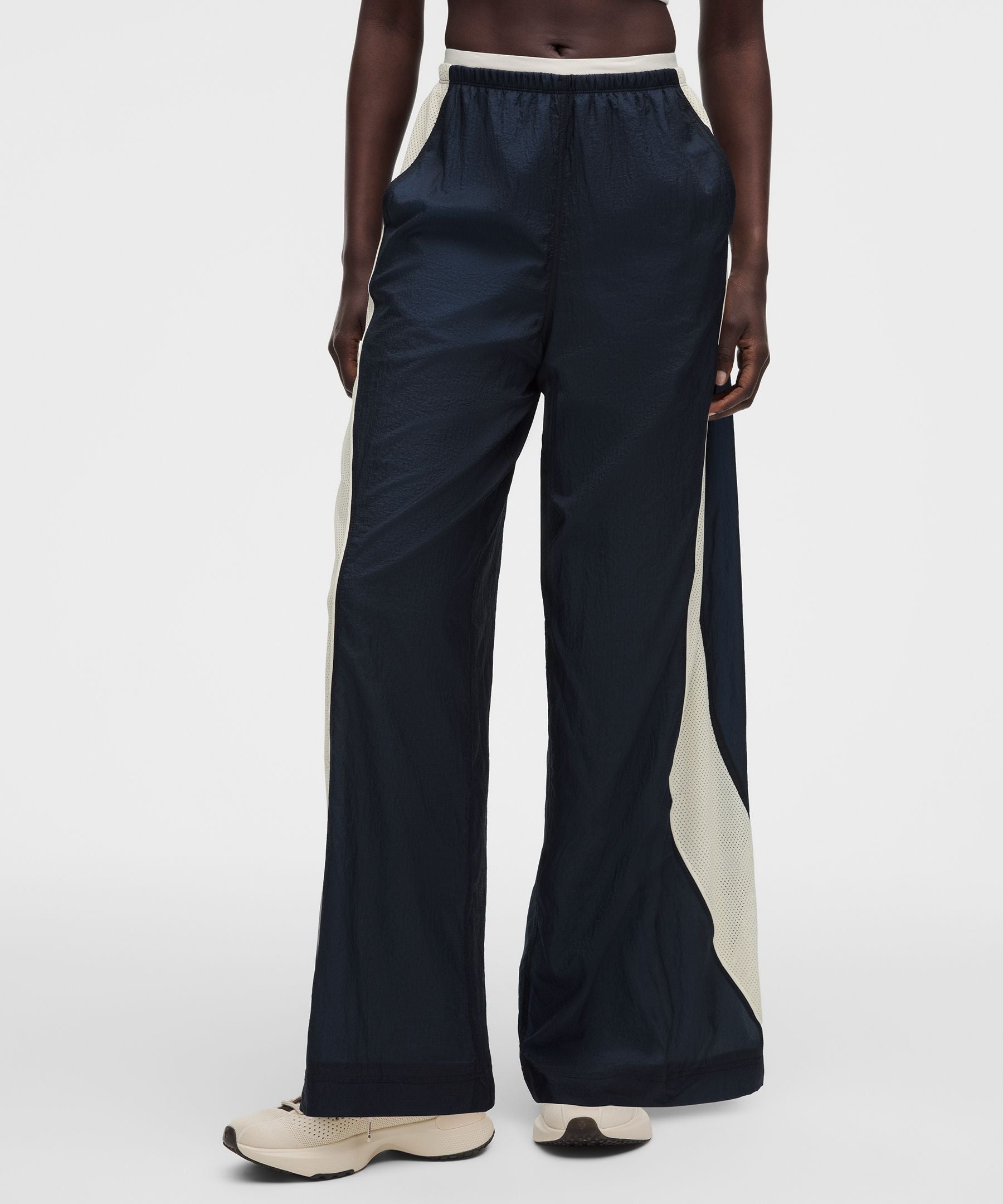 #color_true-navy/light-ivory