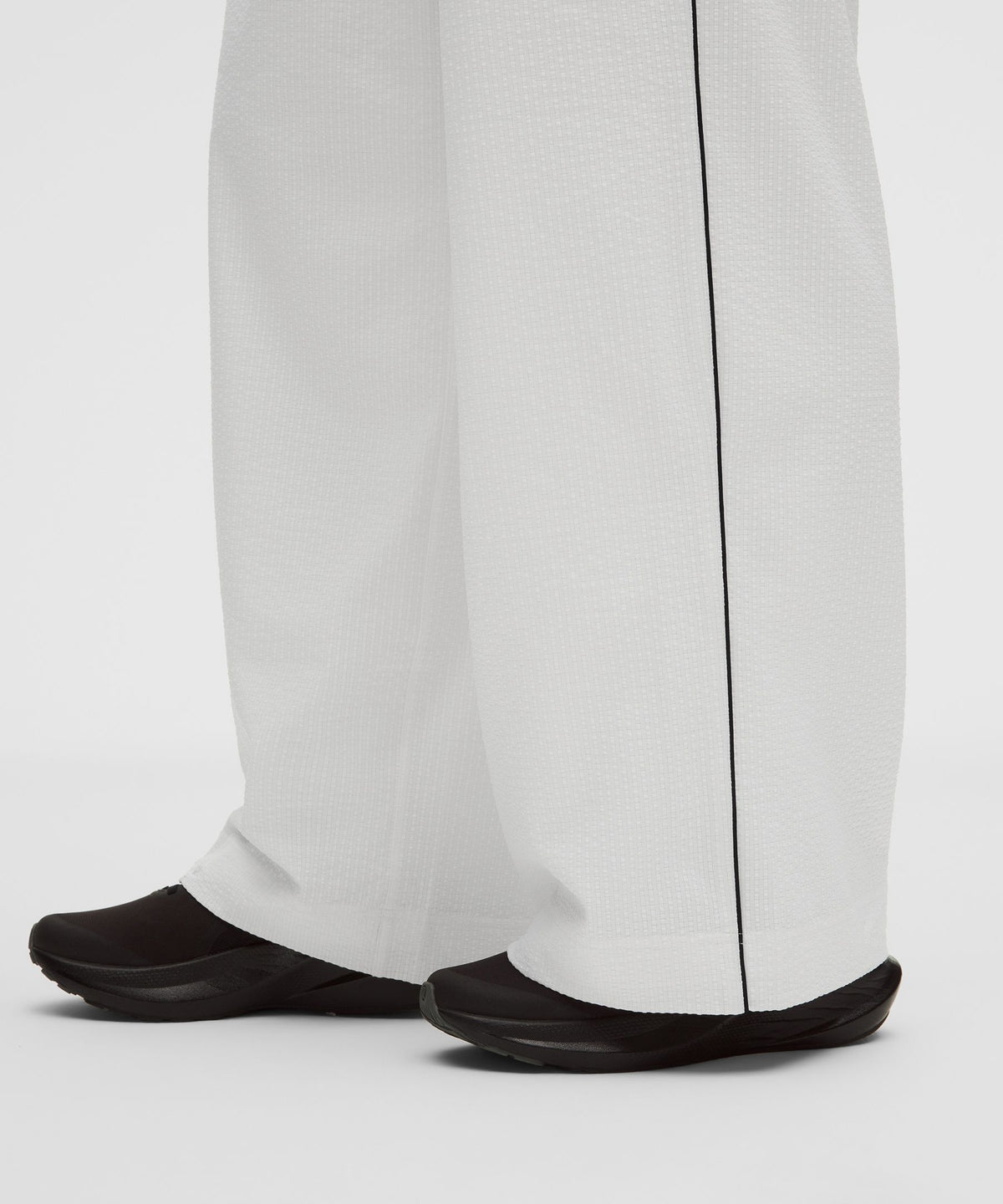 Lululemon Seersucker WovenAir High-Rise Pleated Pant *Short