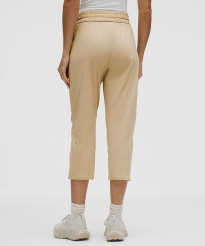 Lululemon Pull-On Mid-Rise Tapered-Leg Cropped Pant 23"