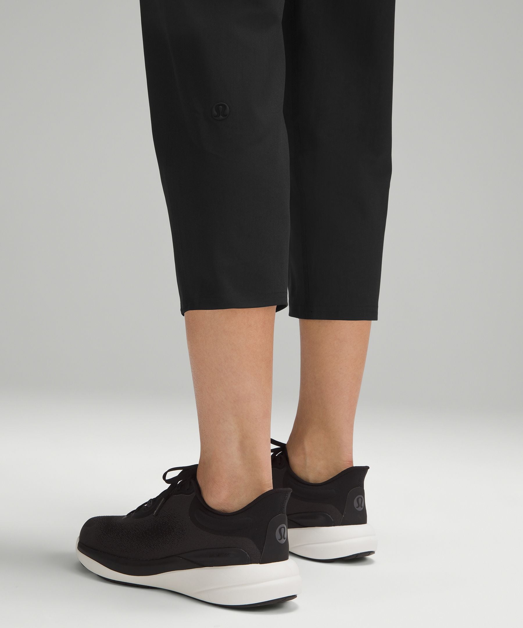 Lululemon Warpstreme Multi-Pocket Mid-Rise Golf Crop 24"