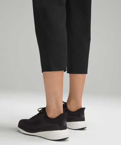 Lululemon Warpstreme Multi-Pocket Mid-Rise Golf Crop 24"