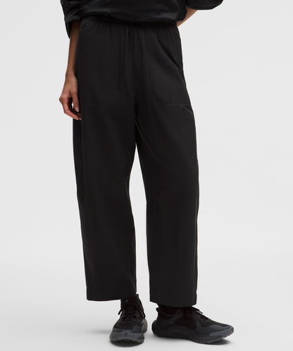 Lululemon Lightweight Mid-Rise Barrel-Leg Cropped Pant