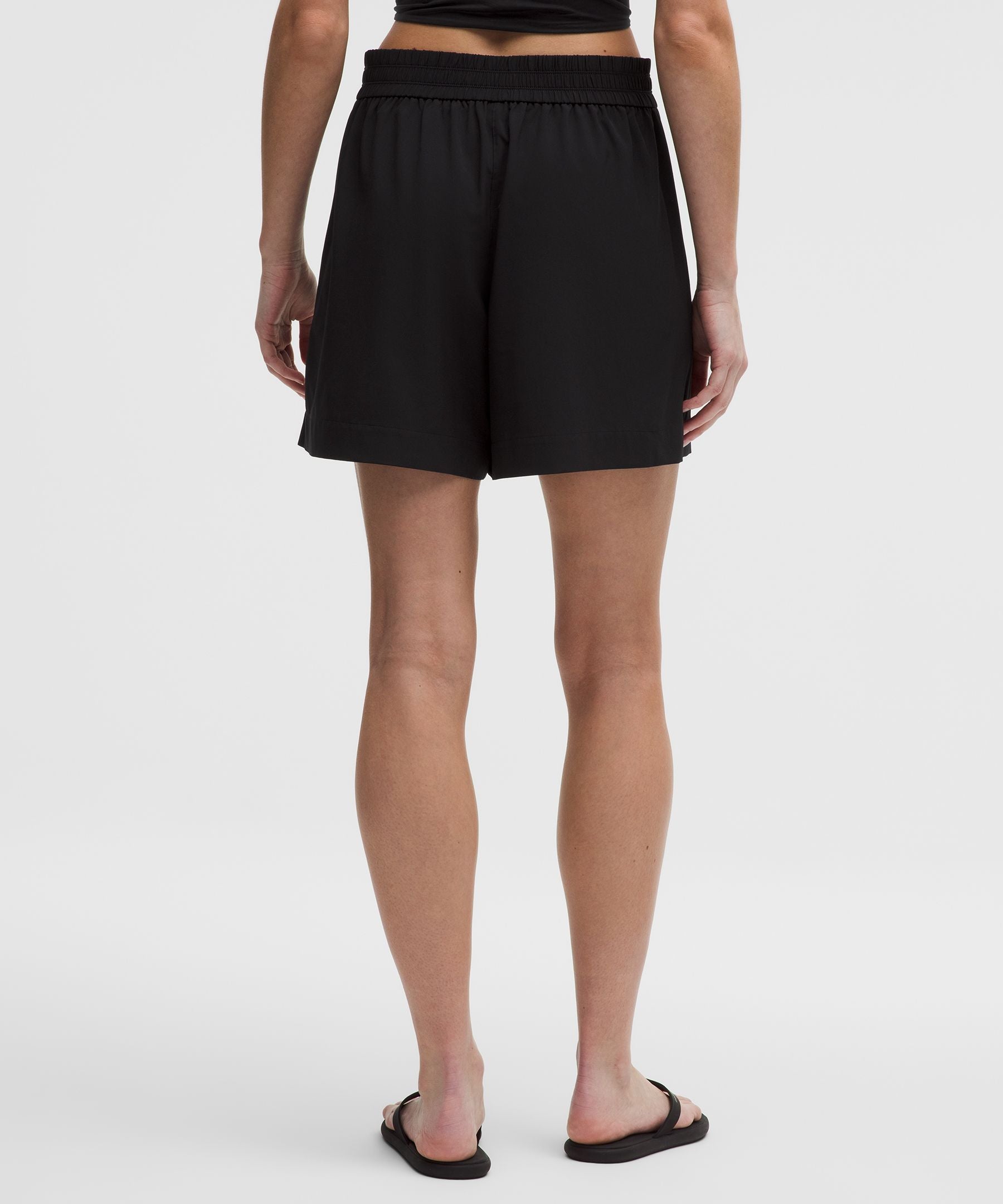 Lululemon Women's Breezily Mid-Rise Short 6"
