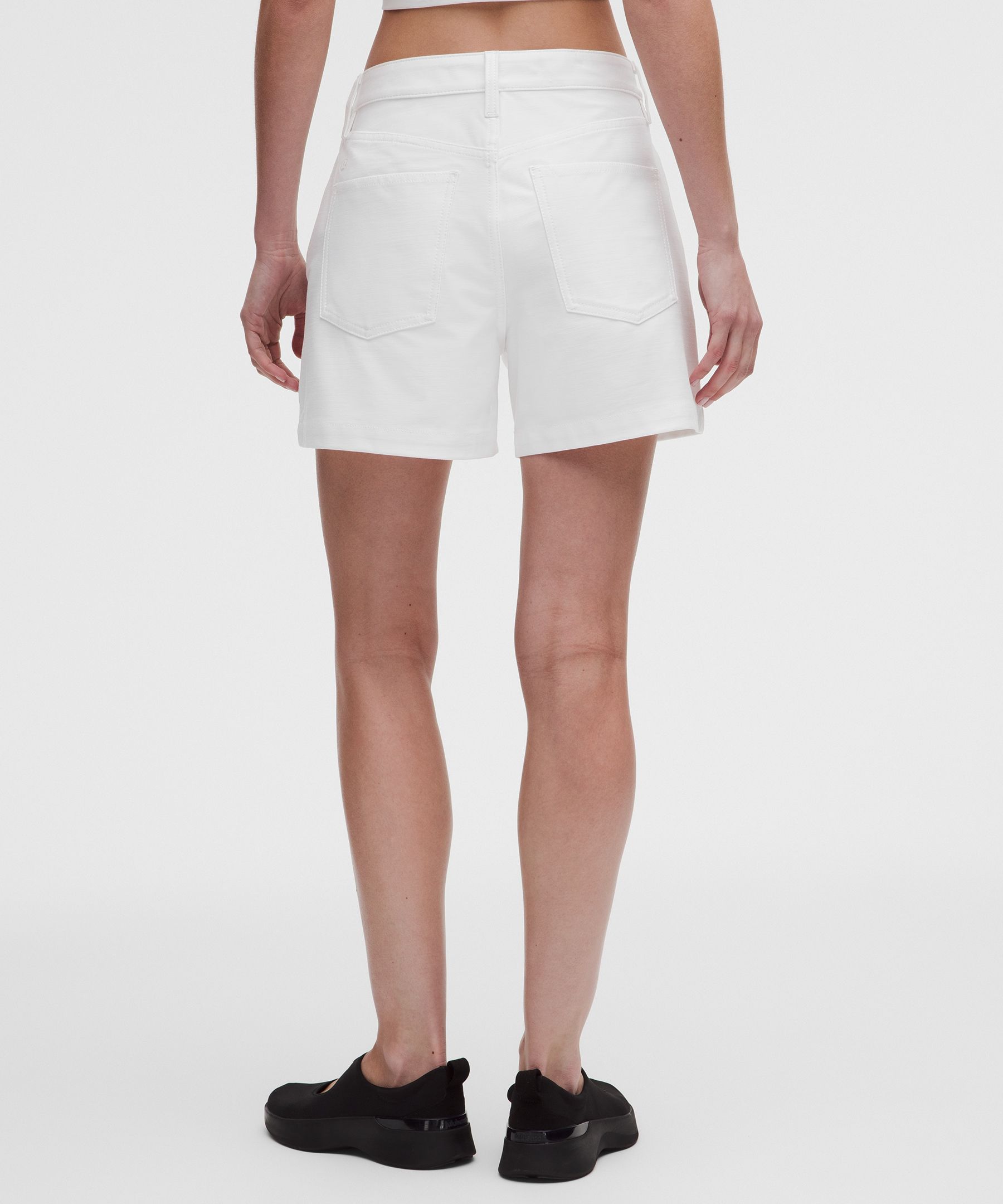 Lululemon Women's EasyFive Mid-Rise Short 4.5"