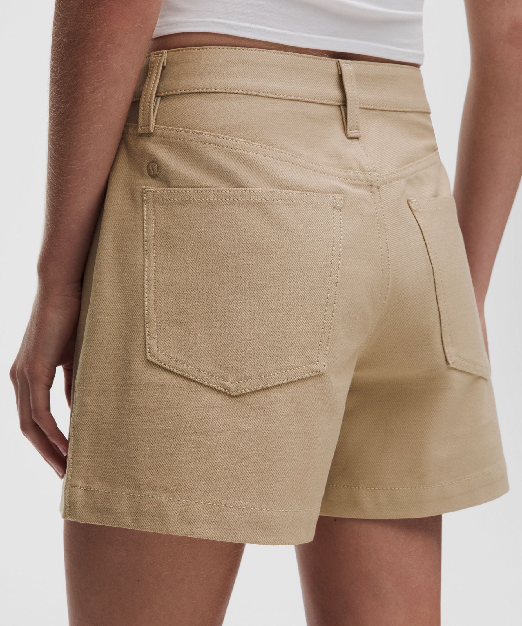 Lululemon Women's EasyFive Mid-Rise Short 4.5"
