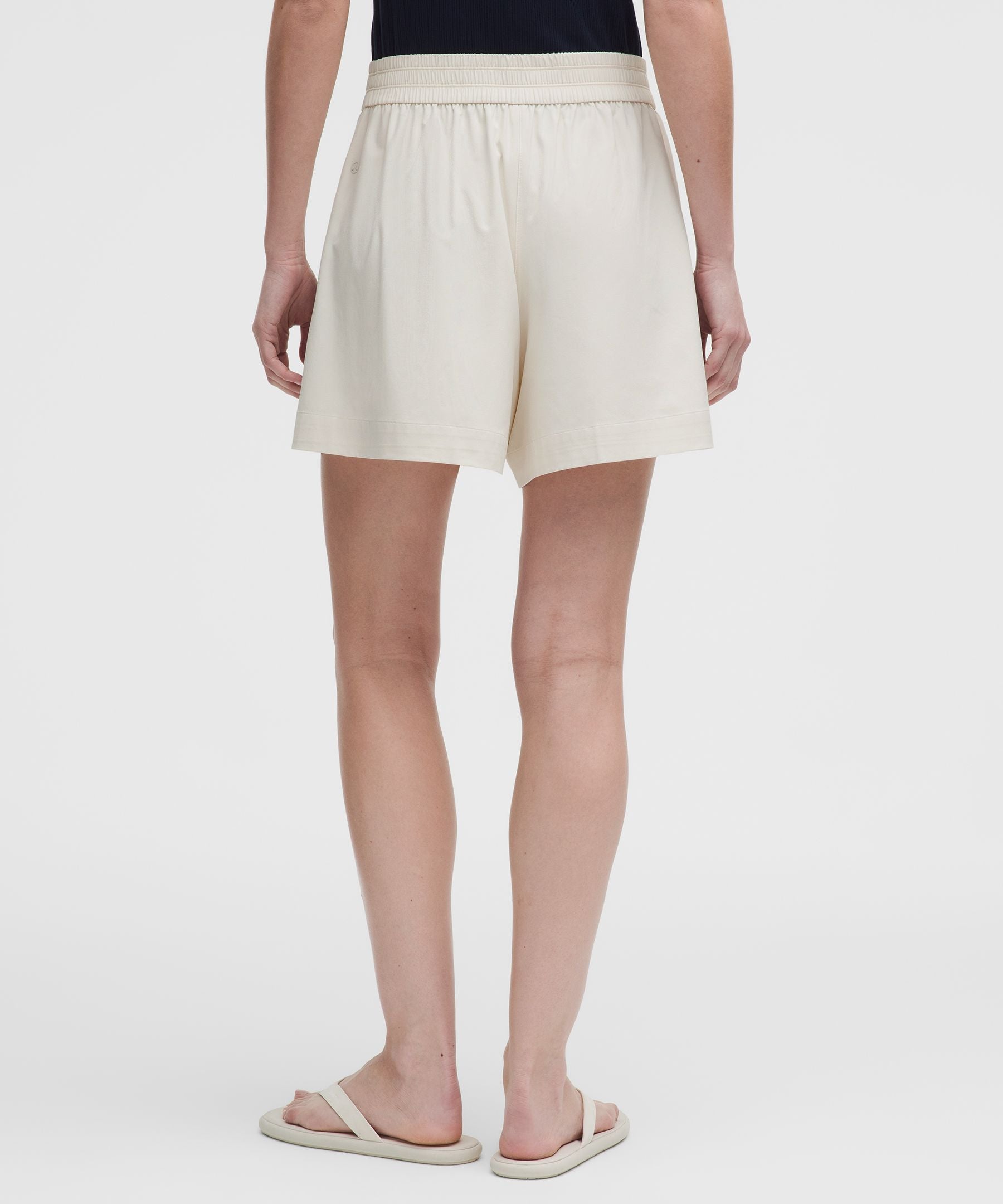 Lululemon Women's Breezily Mid-Rise Short 6"