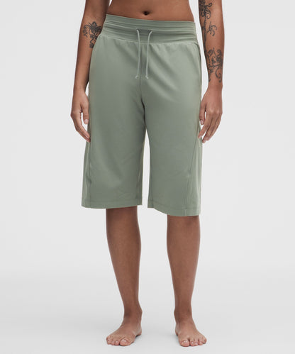 Lululemon Women's Groove Mid-Rise Relaxed Bermuda Short
