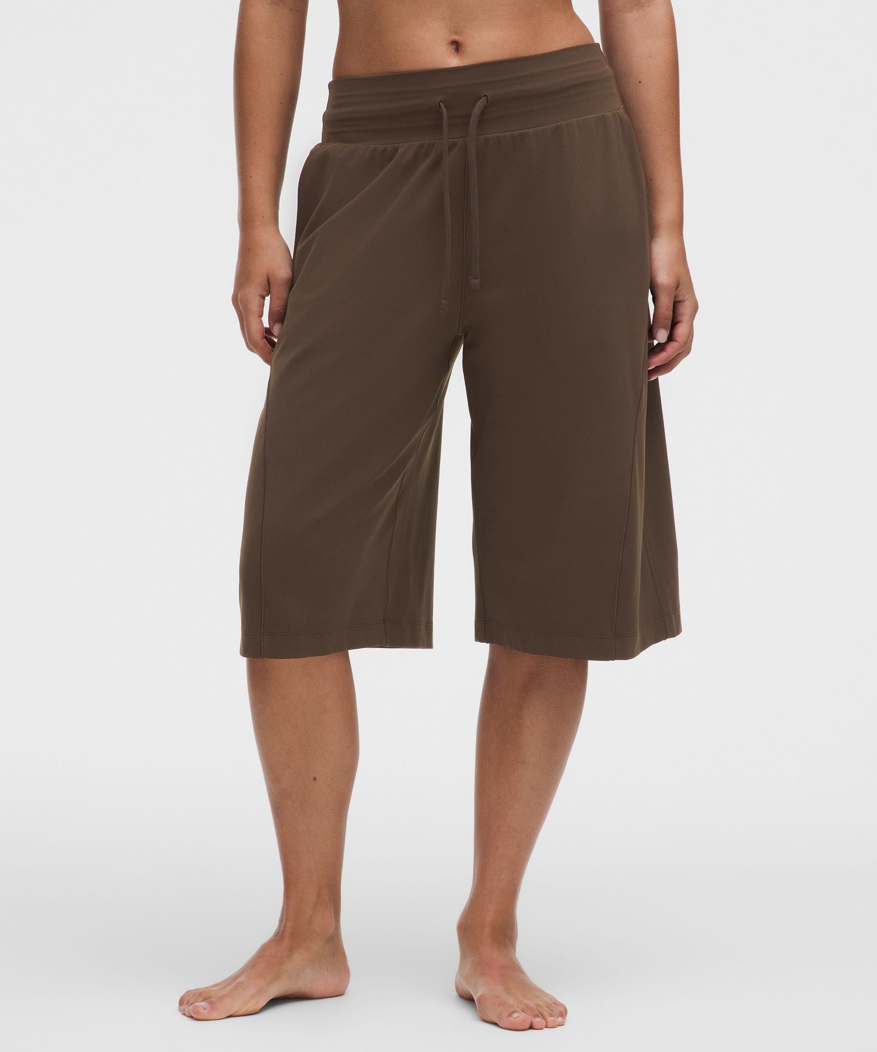 Lululemon Women's Groove Mid-Rise Relaxed Bermuda Short