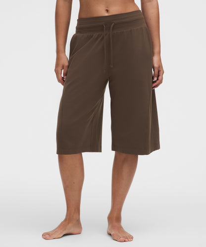 Lululemon Women's Groove Mid-Rise Relaxed Bermuda Short