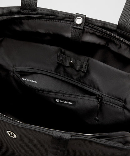 Lululemon City Essentials Bag 25L, side