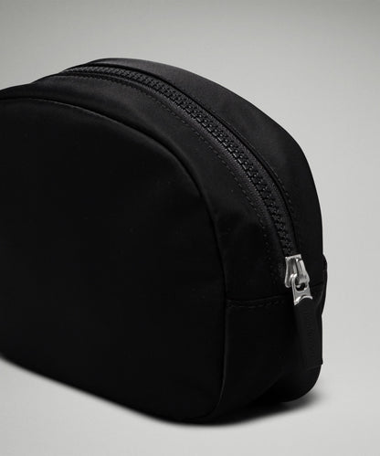 Lululemon City Essentials Pouch *Mini 2L