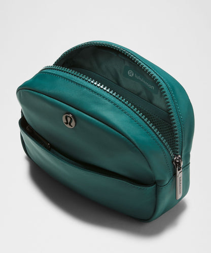 Lululemon City Essentials Pouch *Mini 2L