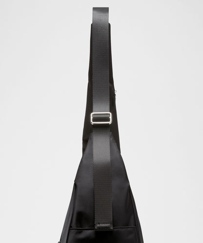 Lululemon City Essentials Oversized Shoulder Bag 18L