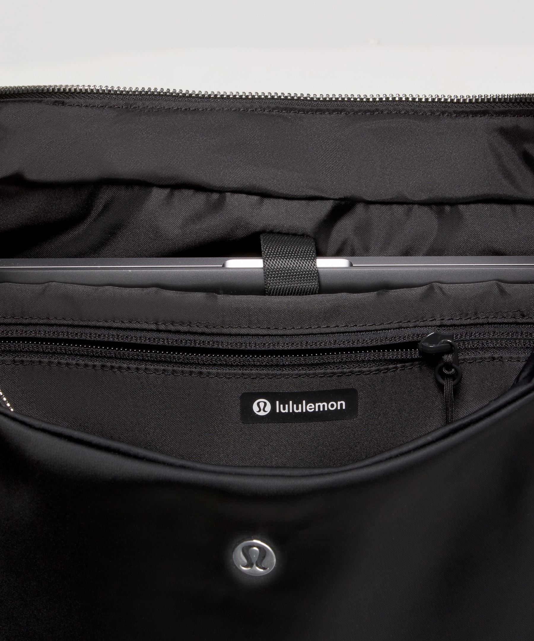 Lululemon City Essentials Oversized Shoulder Bag 18L