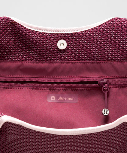 Lululemon Spacer Mesh Shoulder Bag 15L