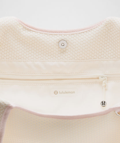 Lululemon Spacer Mesh Shoulder Bag 15L