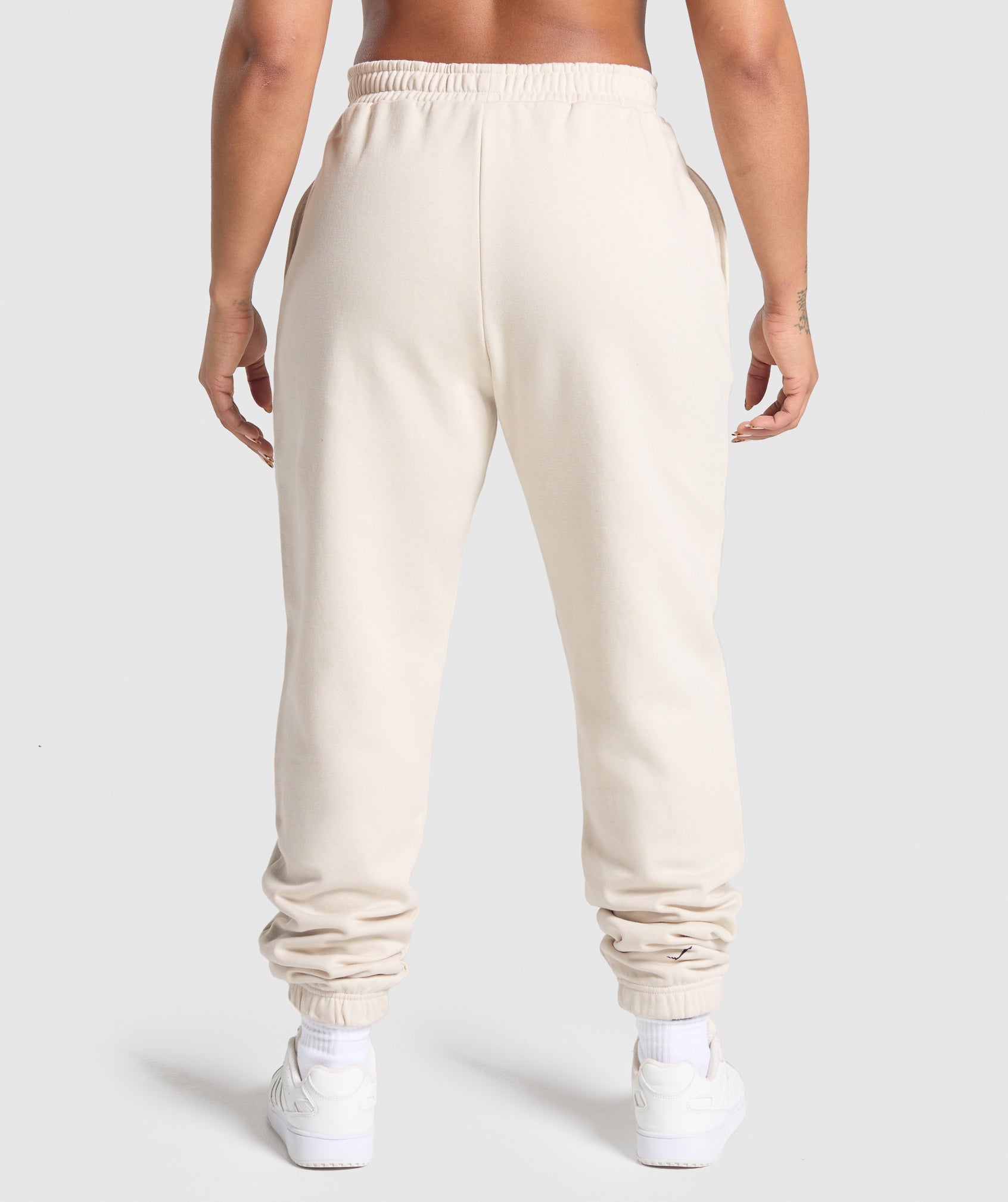 Women's Gymshark Lifting Essentials Graphic Brushed Oversized Joggers Oat White