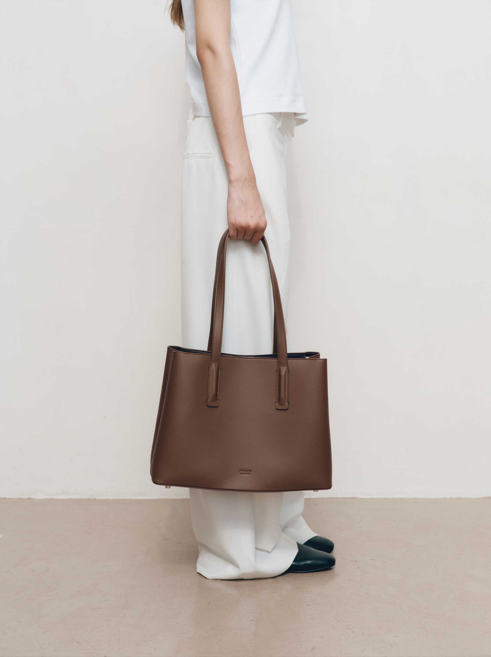 Freja Linnea Tote Cedar