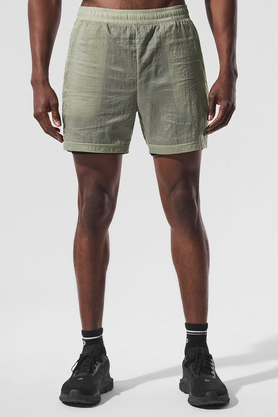 #color_limestone/black