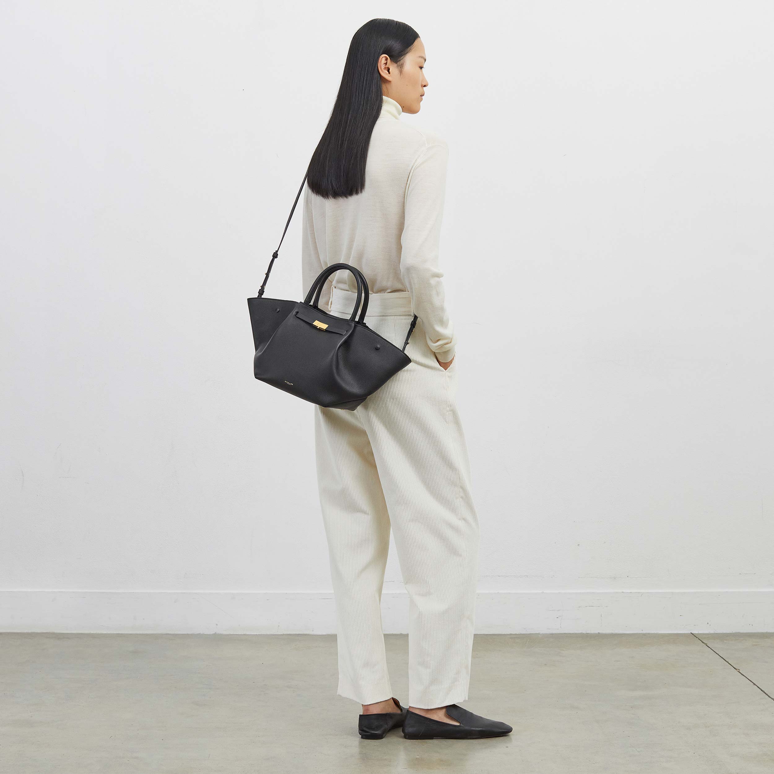 DeMellier The Midi New York dark sand small grain