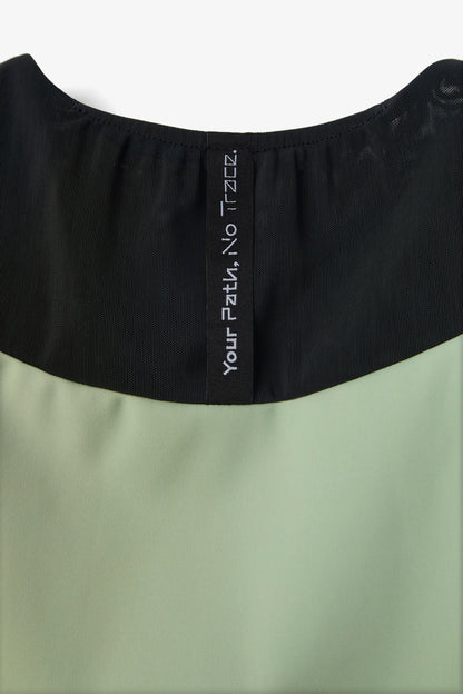 NNormal Trail Crop Top 02 W Green
