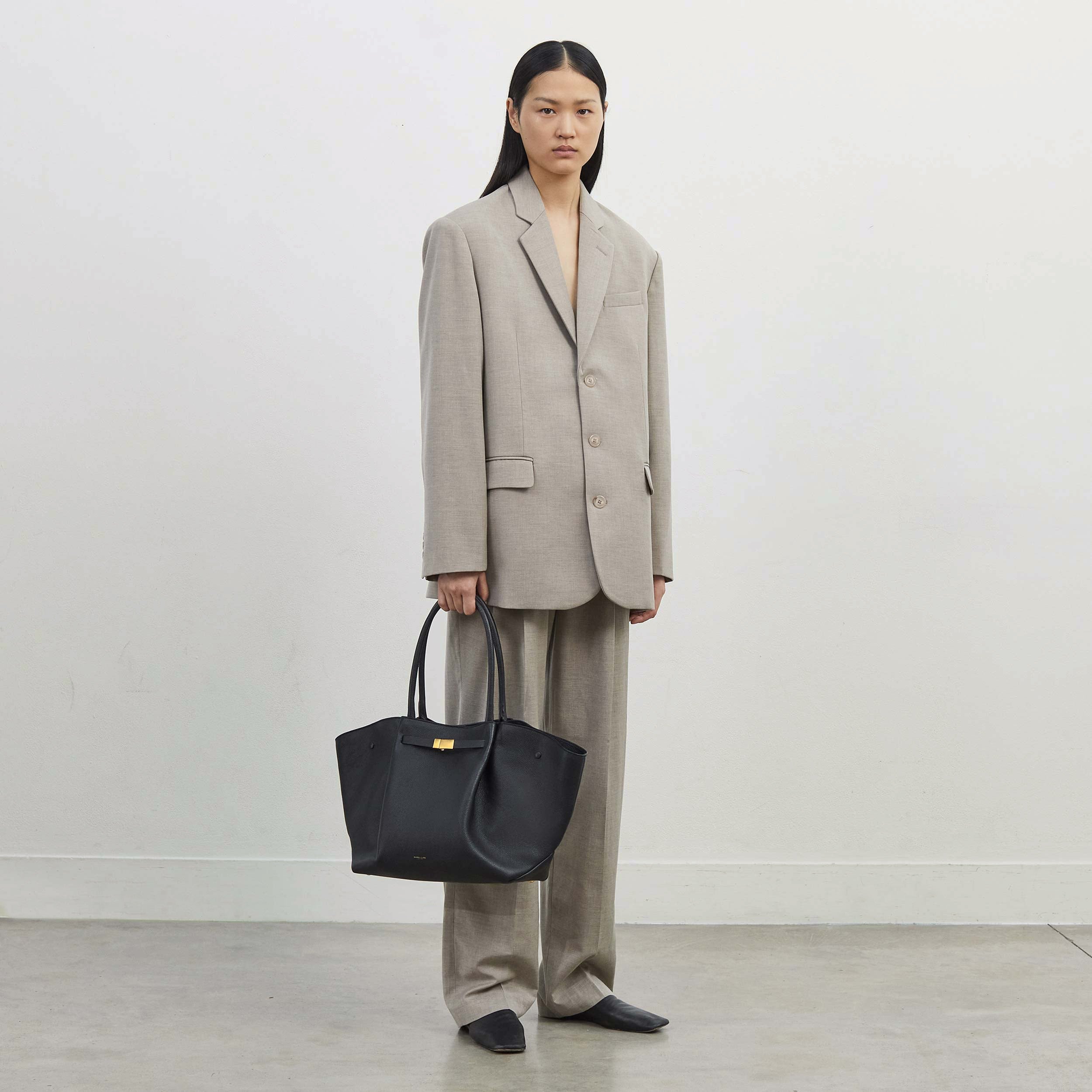 DeMellier The New York dark sand small grain