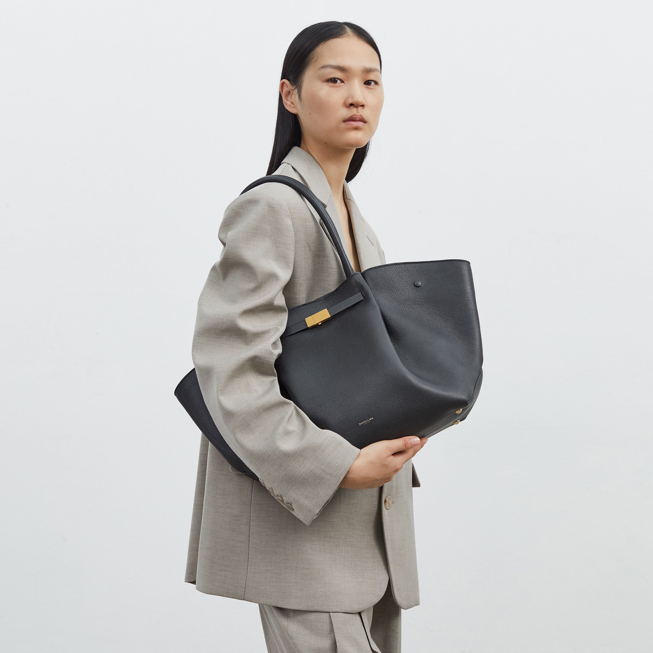 DeMellier The New York mocha small grain