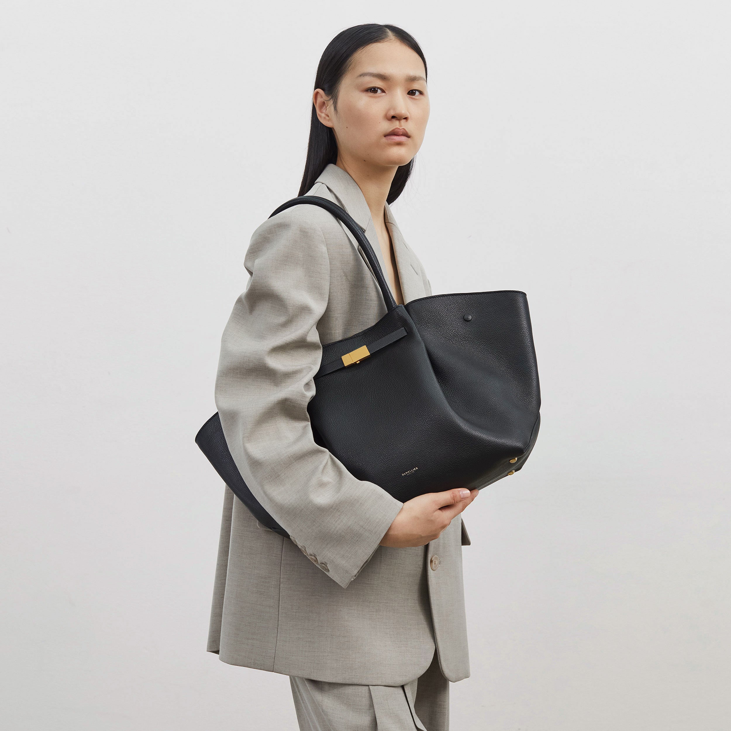 DeMellier The New York black small grain