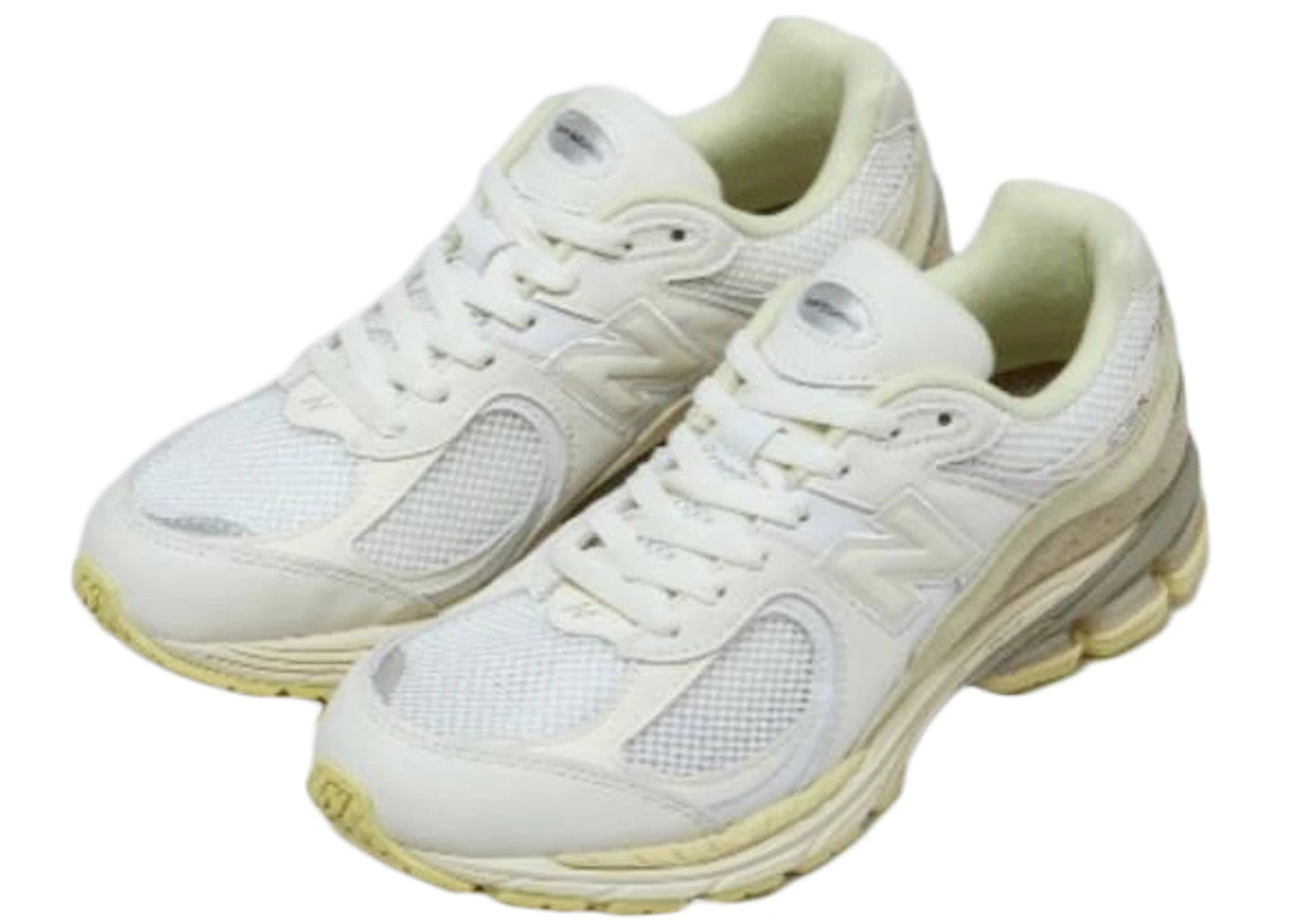 new balance 2002r auralee white