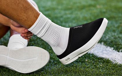 Oofos Men's Mesh Slipper White & Black
