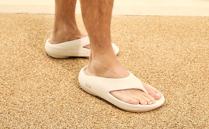 Oofos Men's Sandal Chalk