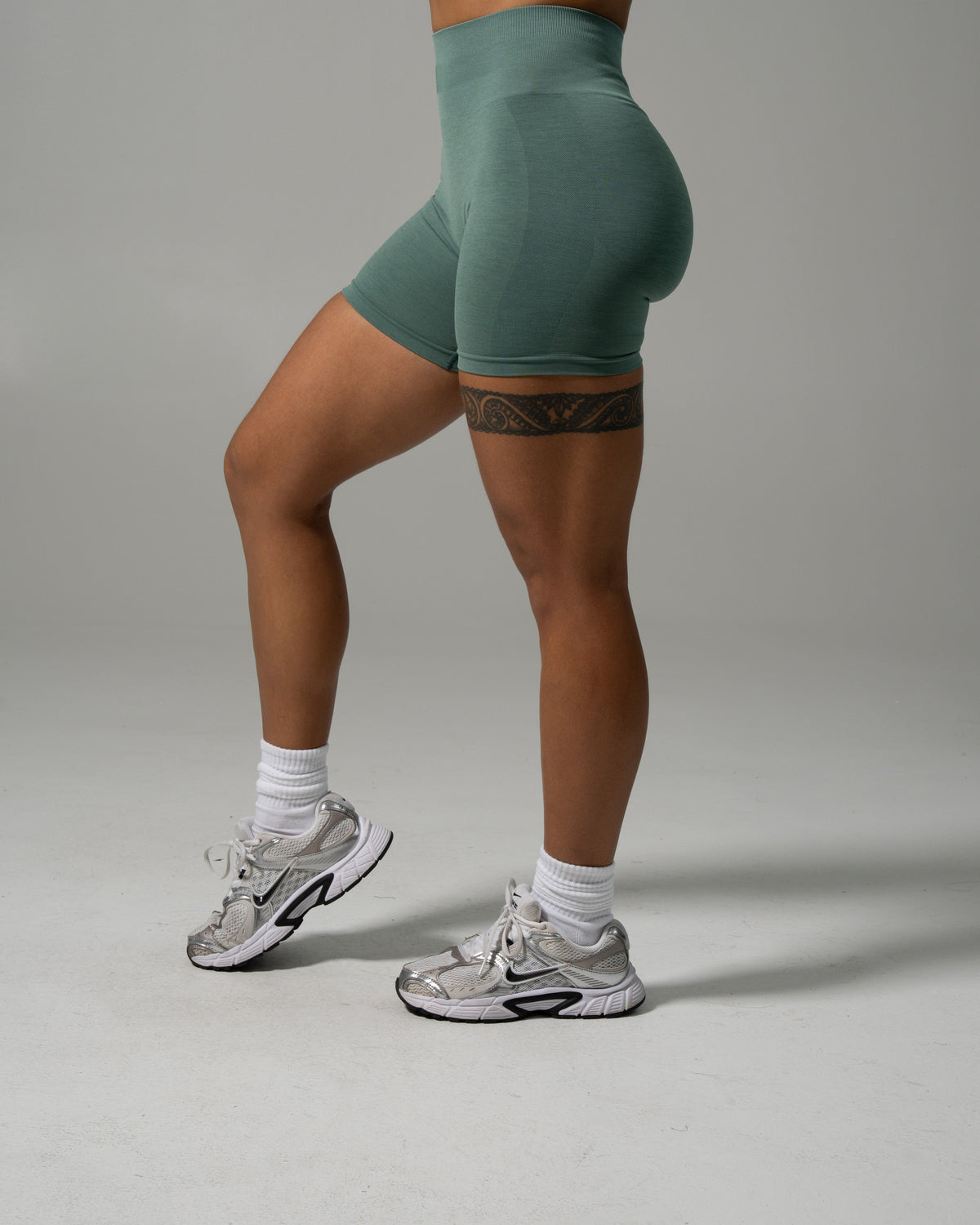 Alphalete Women's Pump High Rise Short