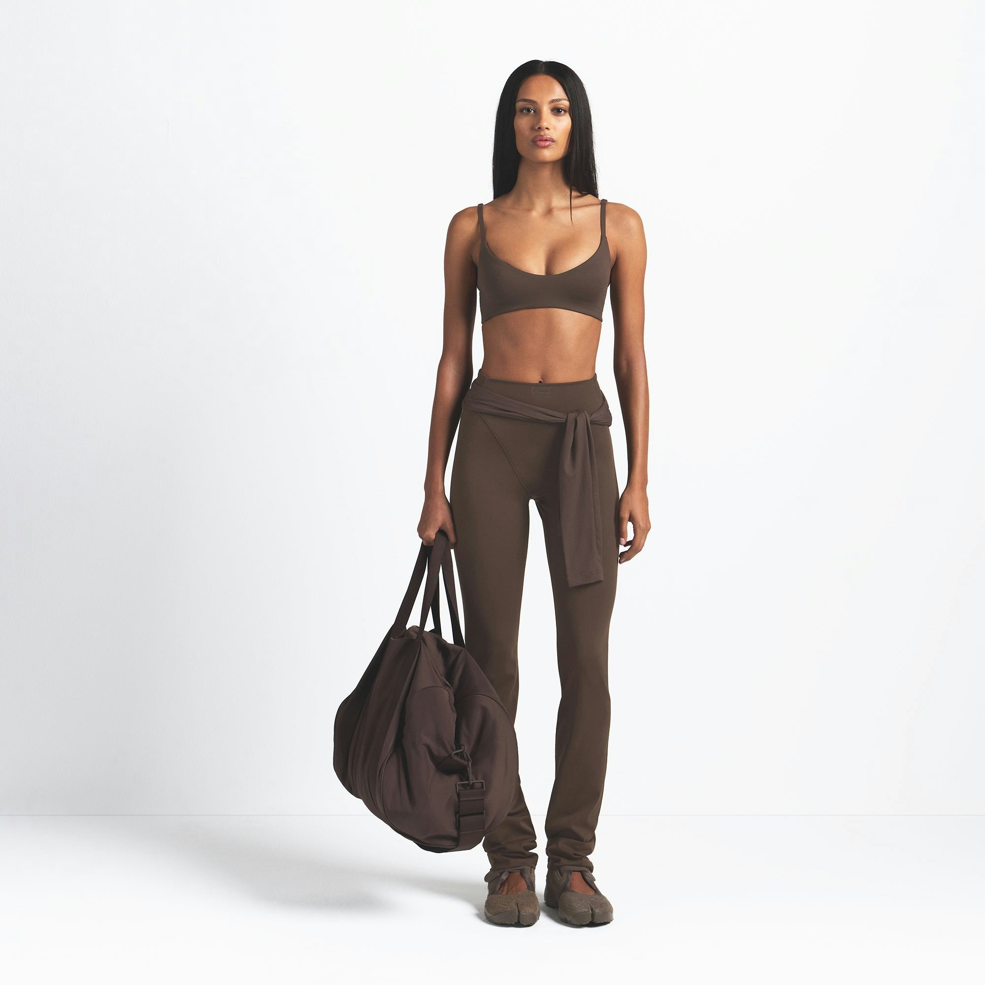 Skims Nikeskims Matte V-Line 39" Straight Legging Dark Sepia