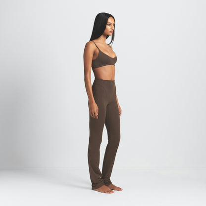 Skims Nikeskims Matte V-Line 39" Straight Legging Dark Sepia